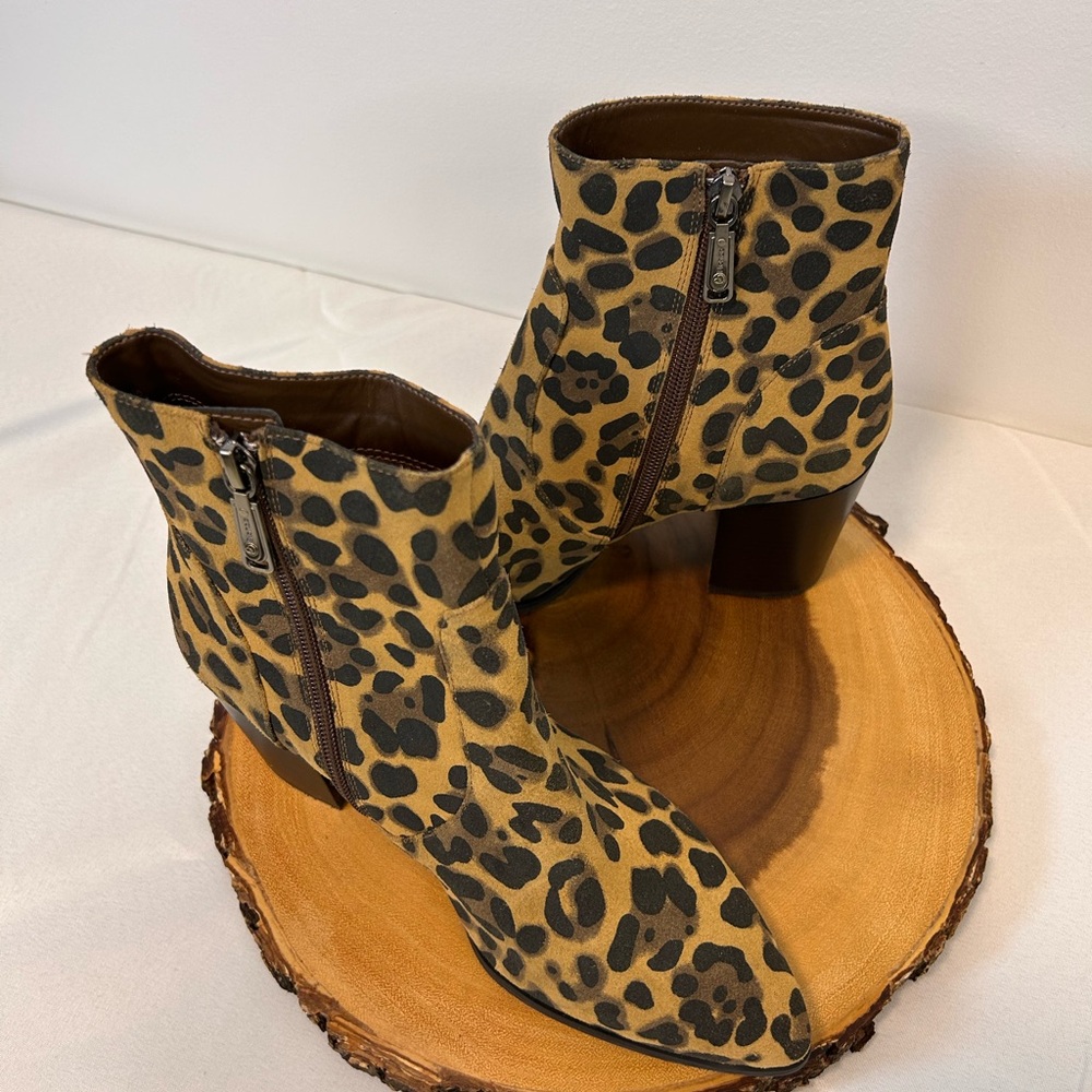 Blondo Tania Leopard Print Ankle Booties‎ Waterproof 3 inch heel Women’s 8M